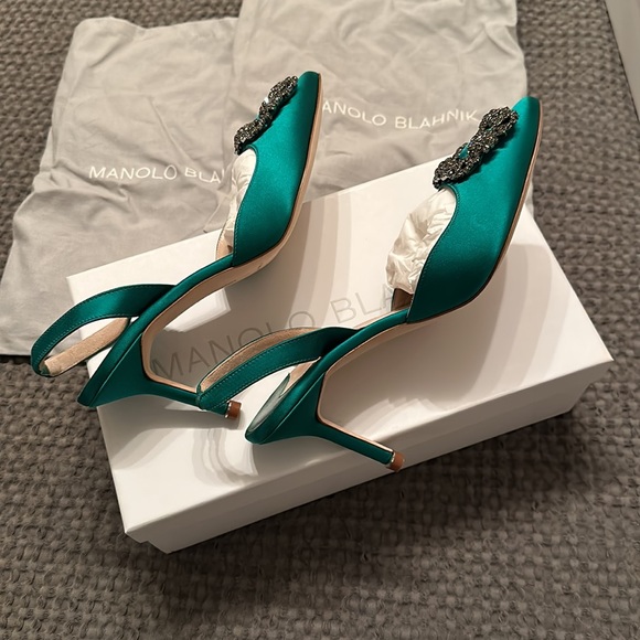 MANOLO BLAHNIK Hangisli Green Satin Jewel Buckle Slingback Pumps - Picture 10 of 12